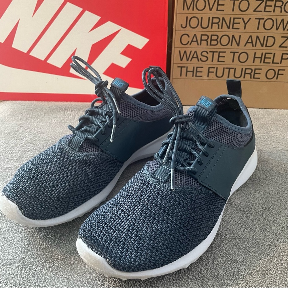 Nike Juvenate Shoes :: Women’s Size 7.5 :: Navy/Teal